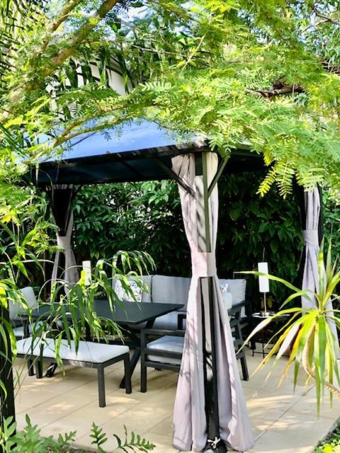 South Pacific Bed & Breakfast Клифтън Бийч Екстериор снимка