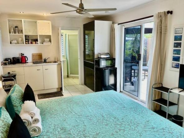 South Pacific Bed & Breakfast Клифтън Бийч Екстериор снимка